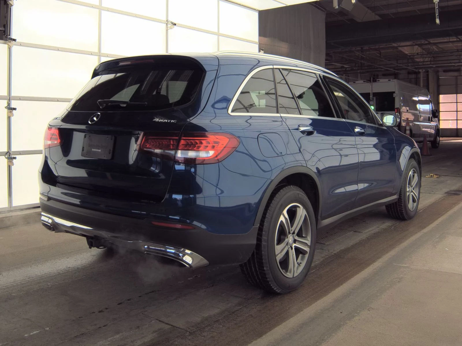 Mercedes-Benz GLC 300 ПОДГРЕВ* КАМЕРА* КЕЙЛЕС* LANE* ASSIST - изображение 2