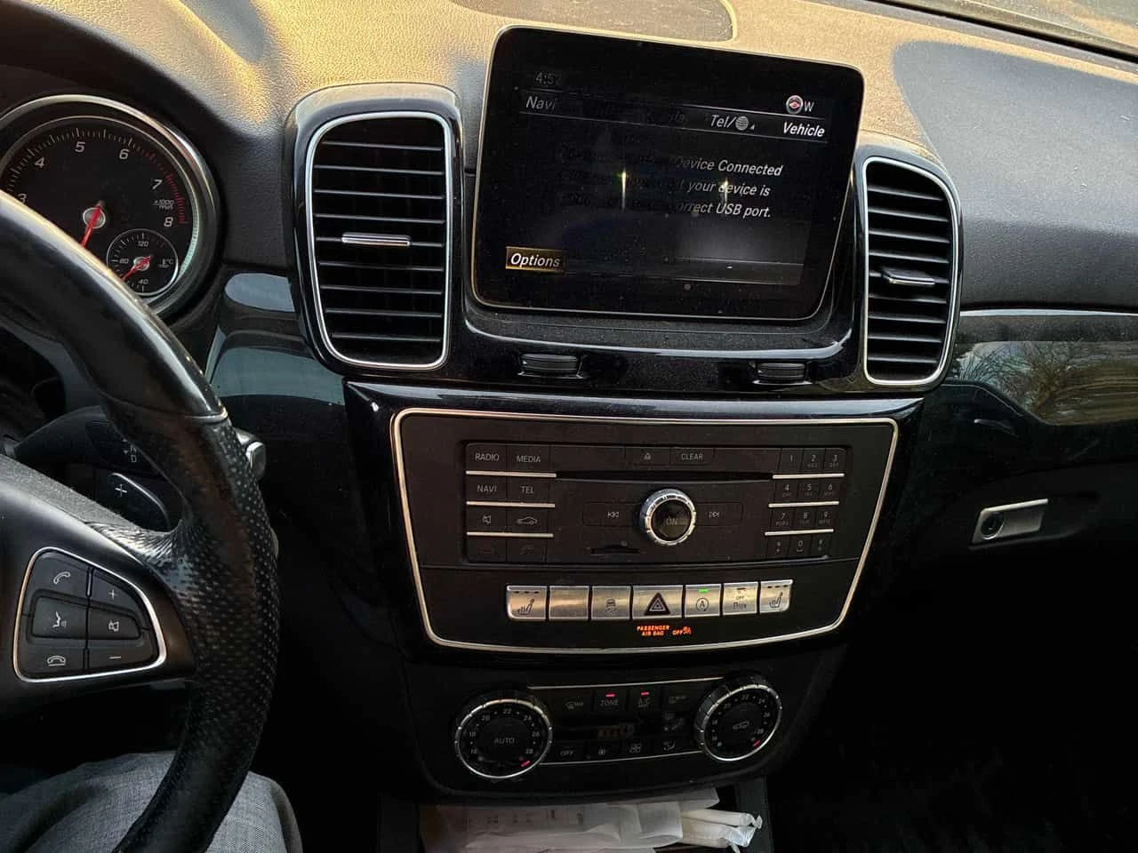 Mercedes-Benz GLE * 400 * PANO* ПОДГРЕВ* KEYLESS* , снимка 9 - Автомобили и джипове - 53764812