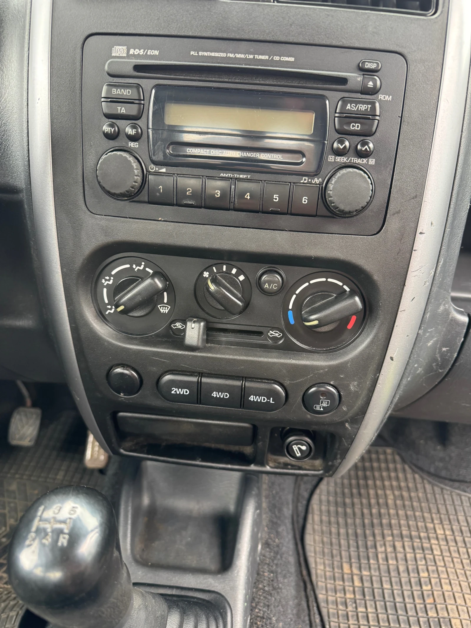 Suzuki Jimny 1.3i, снимка 7 - Автомобили и джипове - 54585742