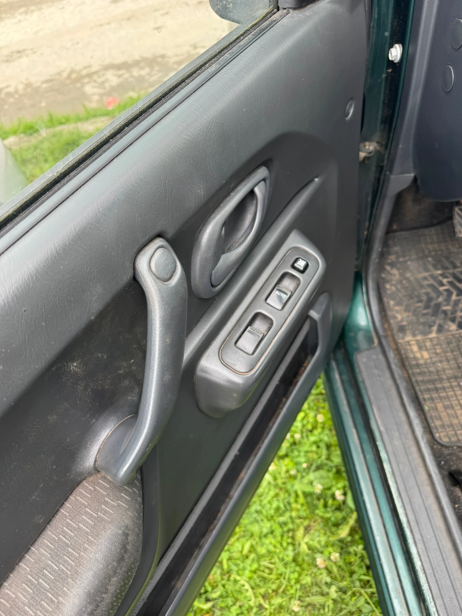 Suzuki Jimny 1.3i, снимка 9 - Автомобили и джипове - 54585742