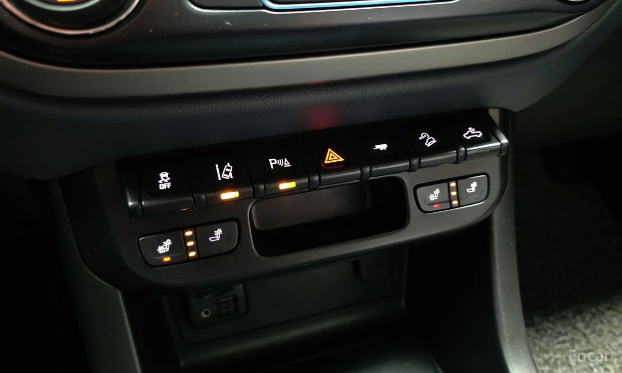 Chevrolet Colorado 3.6* V6 * 4x4 * Automatic, снимка 13 - Автомобили и джипове - 54868803