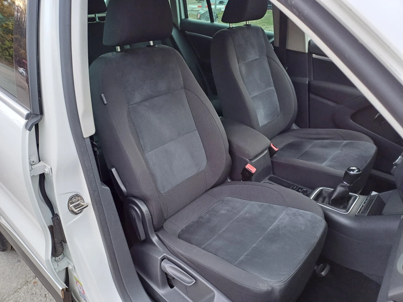 VW Tiguan FACELIFT, снимка 12 - Автомобили и джипове - 56629470