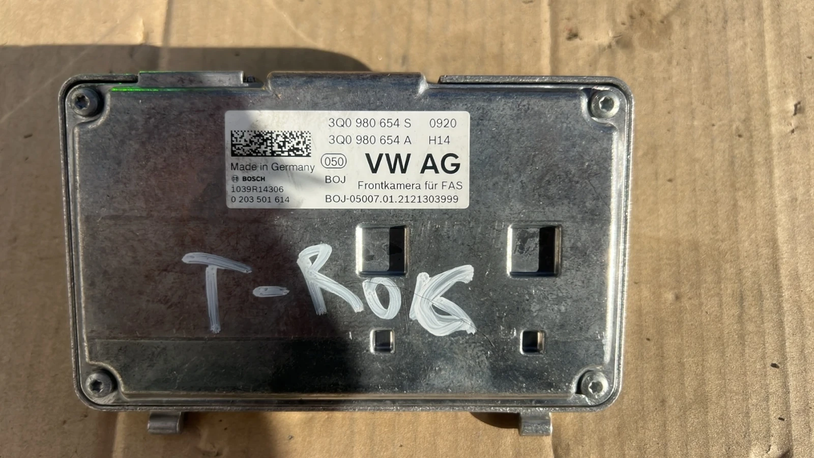 3Q0980654S  0920       VW  T-ROC | Mobile.bg   1