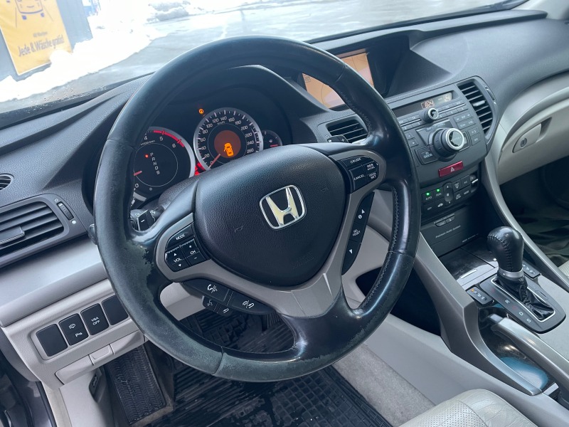 Honda Accord 2.2i-DTEC/Автоматик/Кожен салон/Навигация/Камера/, снимка 10 - Автомобили и джипове - 39505414
