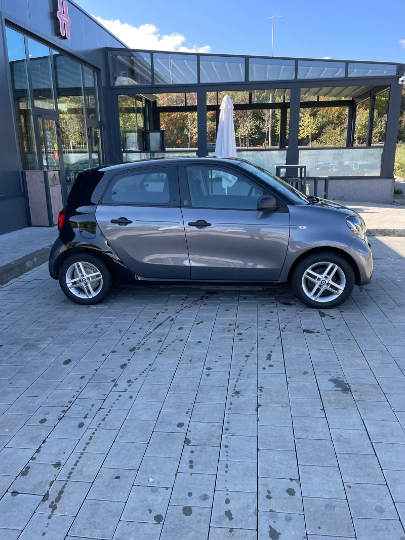 Smart Forfour EQ, снимка 4 - Автомобили и джипове - 47492644