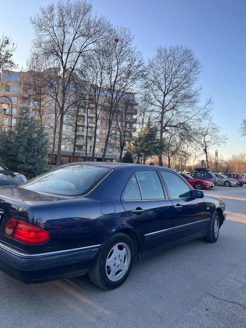 Mercedes-Benz E 200 LPG, снимка 11 - Автомобили и джипове - 48849656