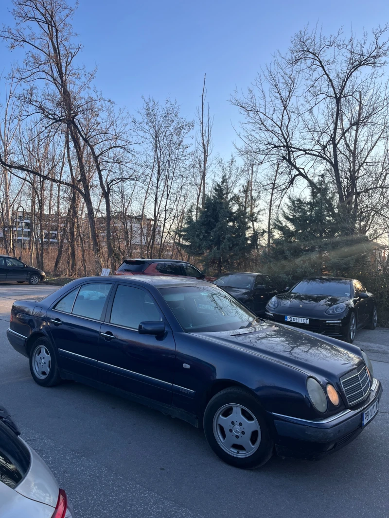 Mercedes-Benz E 200 LPG, снимка 3 - Автомобили и джипове - 48849656