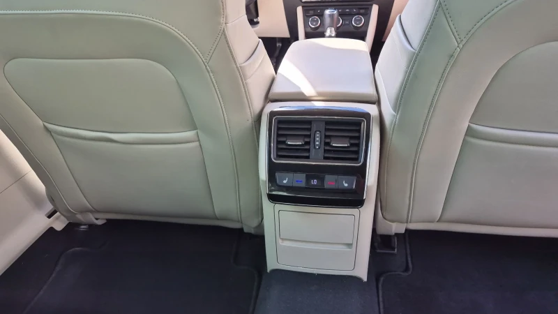 Skoda Superb 2.0 TDI, снимка 9 - Автомобили и джипове - 51910591