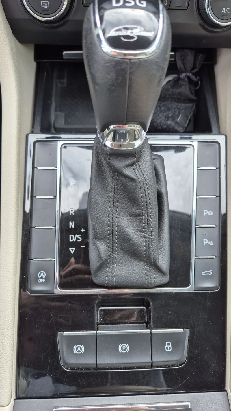 Skoda Superb 2.0 TDI, снимка 17 - Автомобили и джипове - 51910591