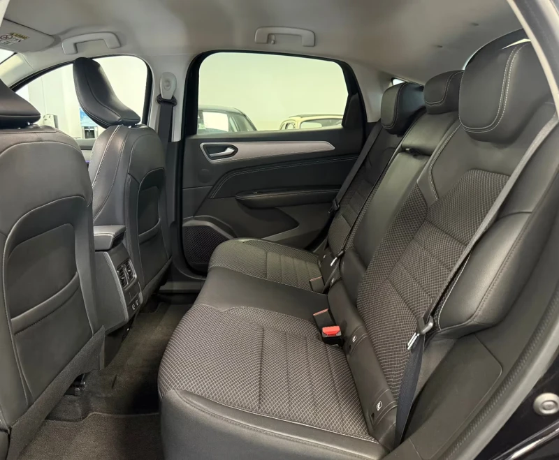 Renault Arkana E-TECH/145HP/NAVI/CAM/LED/DIGI/L.ASSIST/KLESS/578g, снимка 12 - Автомобили и джипове - 52380339