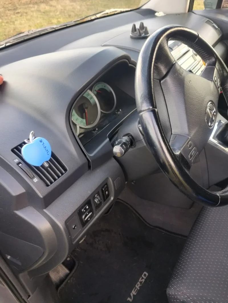 Toyota Corolla verso, снимка 10 - Автомобили и джипове - 52553195