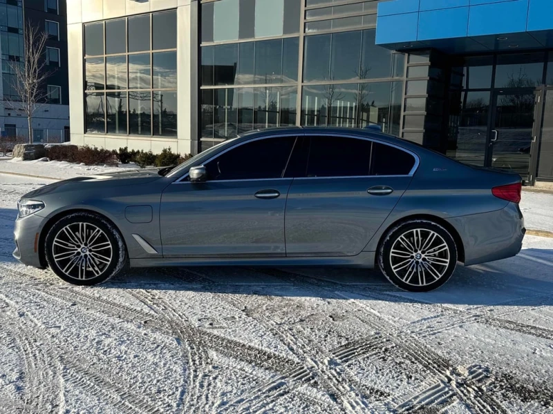 BMW 530E 2018 XDRIVE IPERFORMANCE* ДИСТРОНИК* ОБДУХВАНЕ* 36, снимка 3 - Автомобили и джипове - 52979584