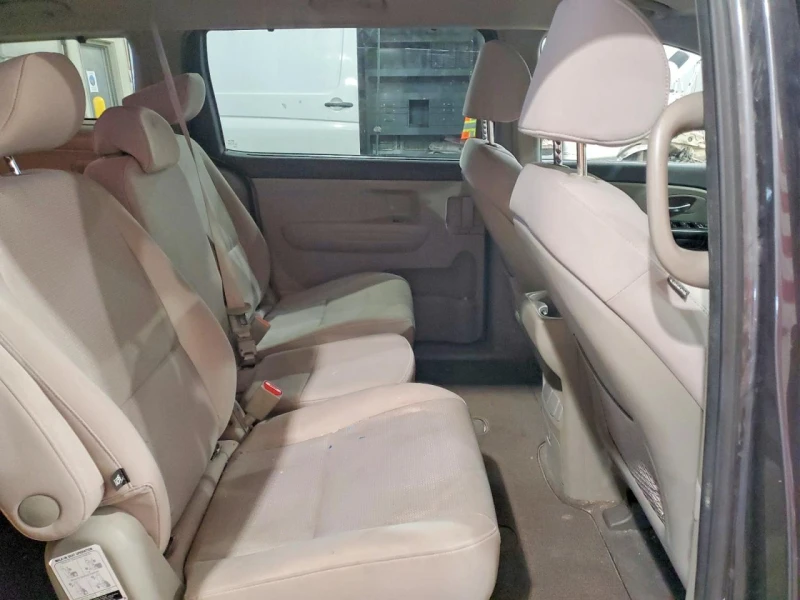 Kia Sedona, снимка 11 - Автомобили и джипове - 53447709