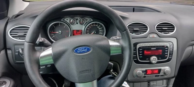 Ford Focus 1, 6d 109ps Ghia - изображение 7