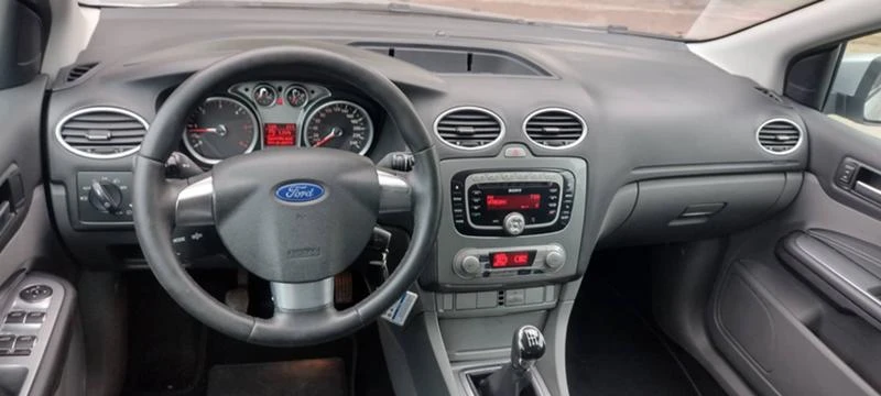 Ford Focus 1, 6d 109ps Ghia - изображение 6