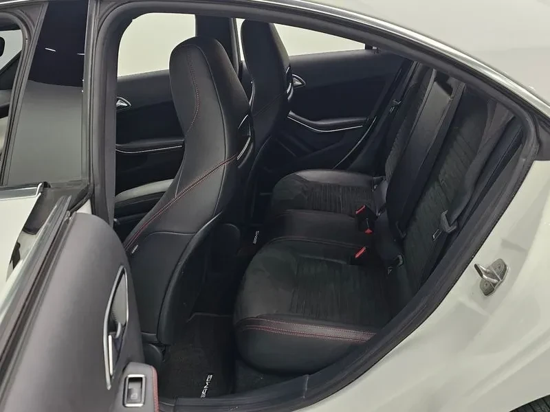 Mercedes-Benz CLA 2.5, снимка 13 - Автомобили и джипове - 54287767