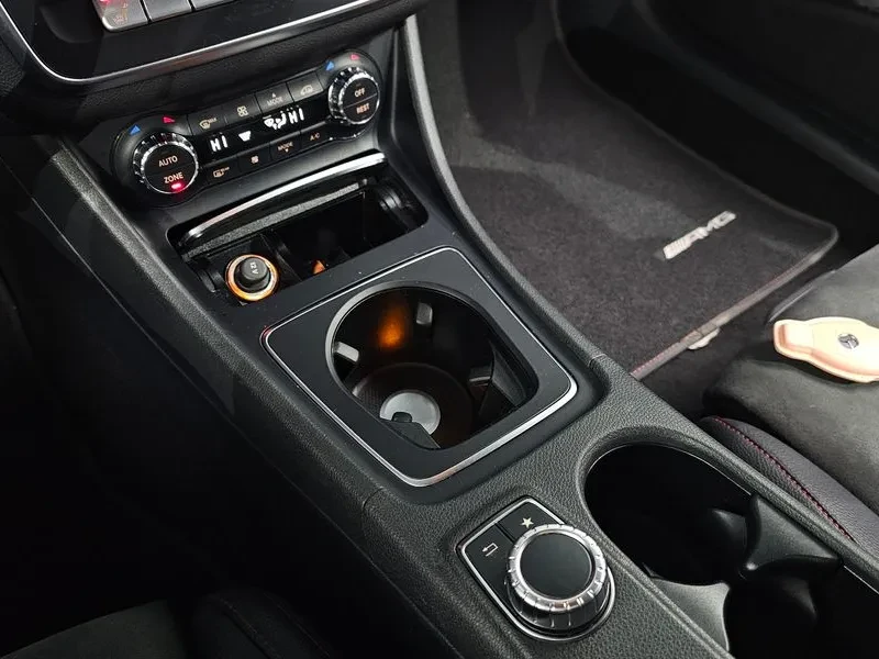 Mercedes-Benz CLA 2.5, снимка 16 - Автомобили и джипове - 54287767