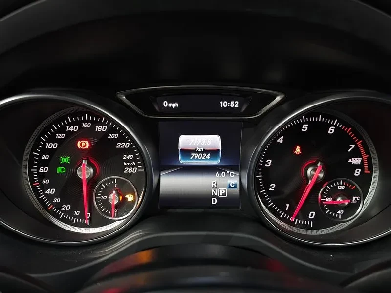 Mercedes-Benz CLA 2.5, снимка 8 - Автомобили и джипове - 54287767