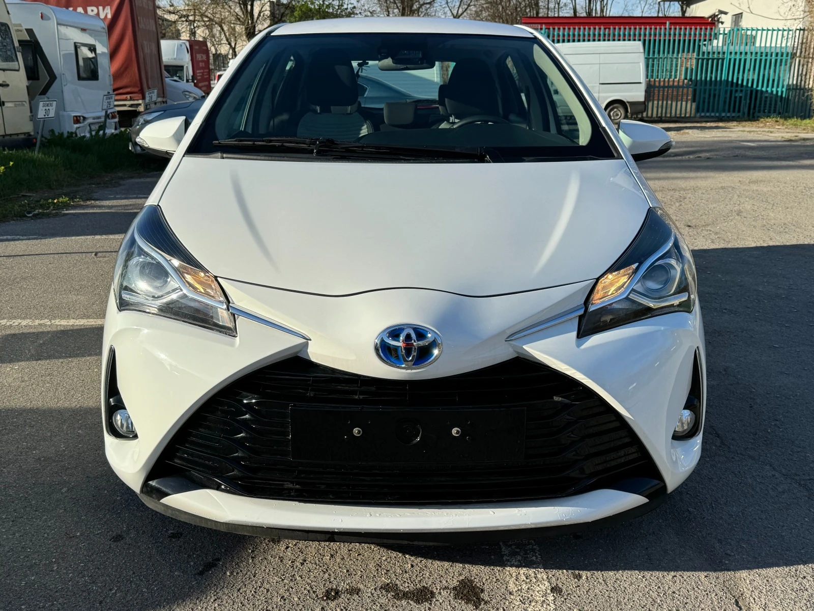 Toyota Yaris 29490км. Гаранция до 2029г - изображение 2