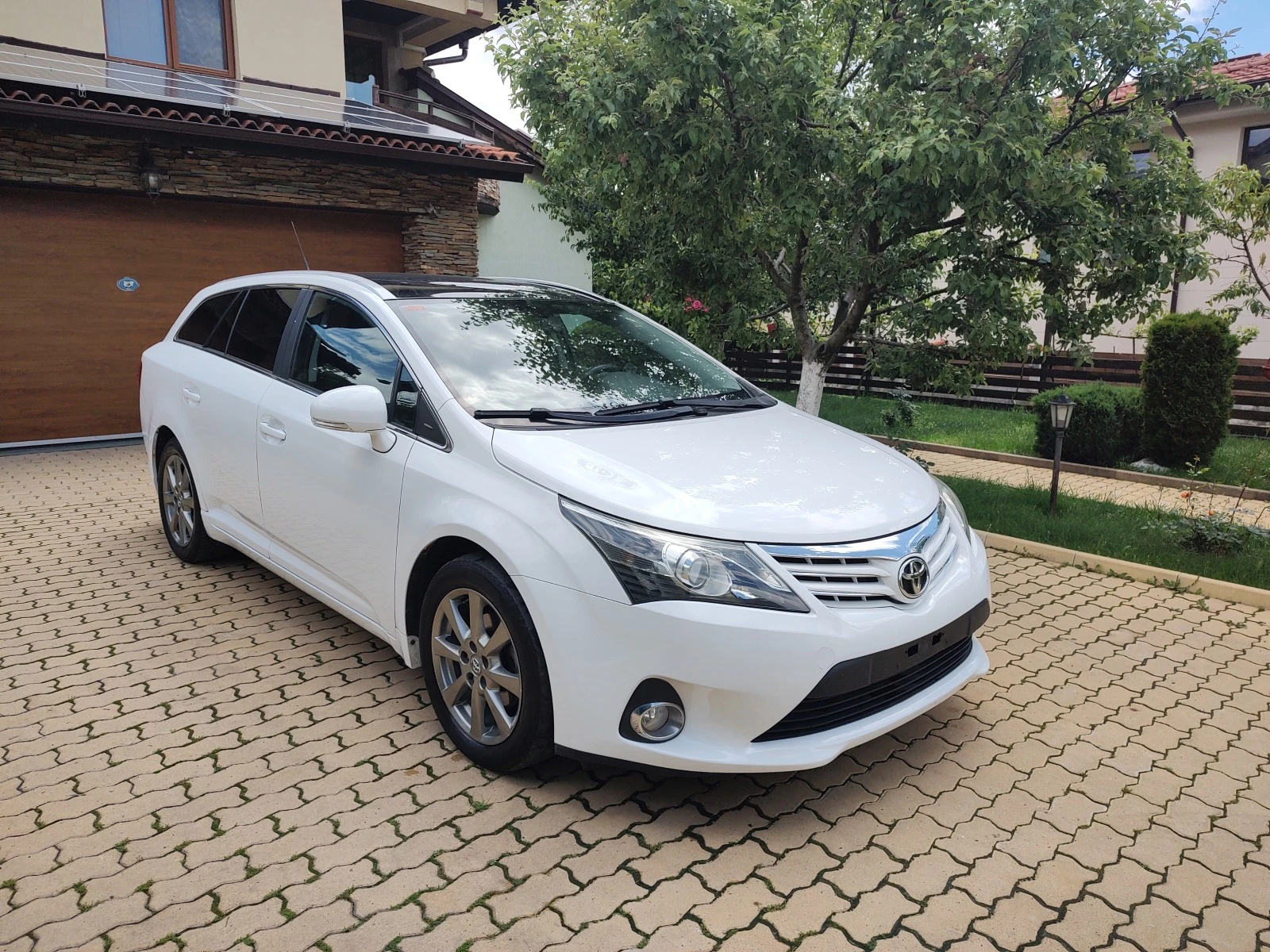 Toyota Avensis 2.0D4D-Фейслифт - изображение 3