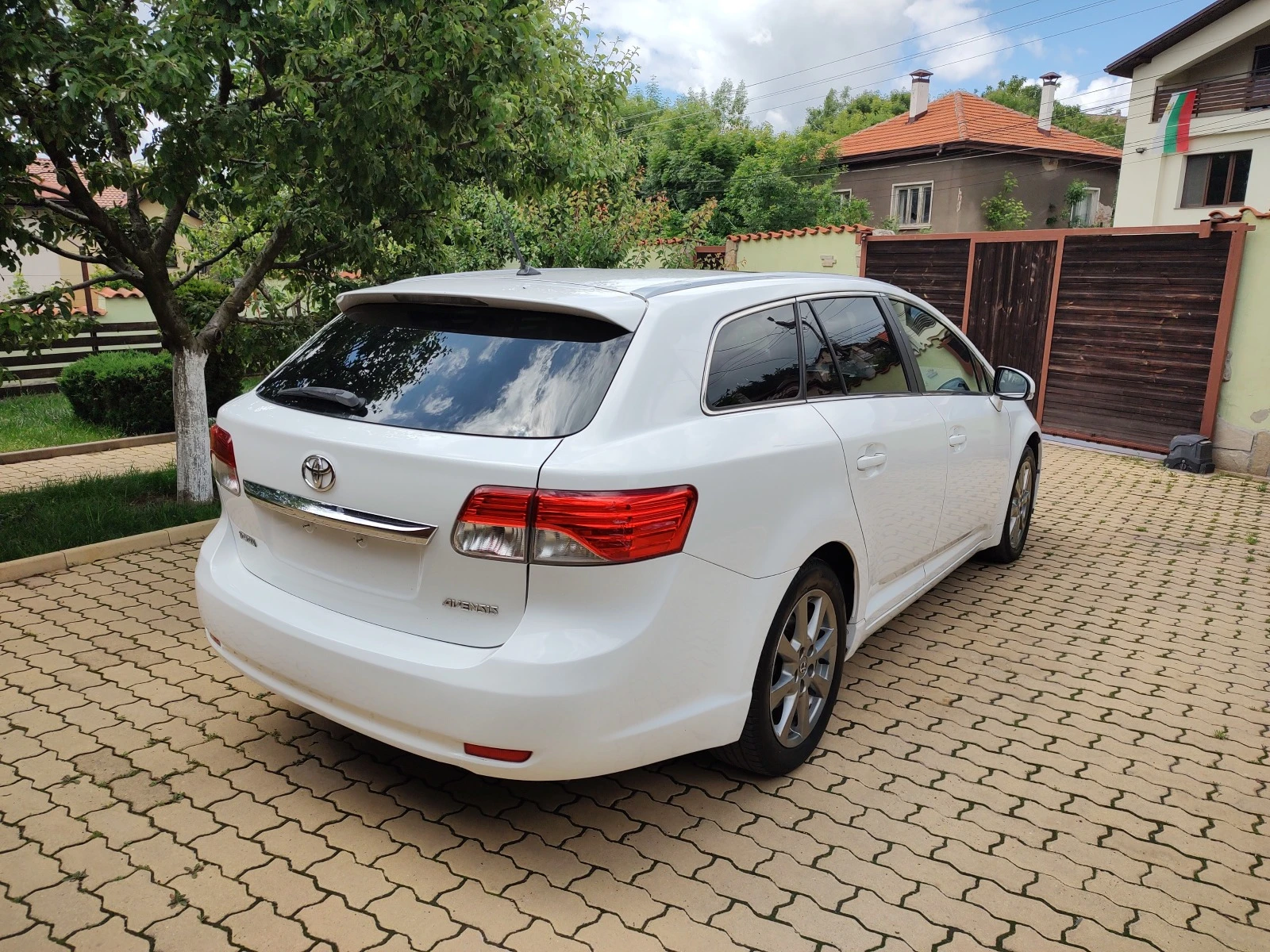 Toyota Avensis 2.0D4D-Фейслифт - изображение 4