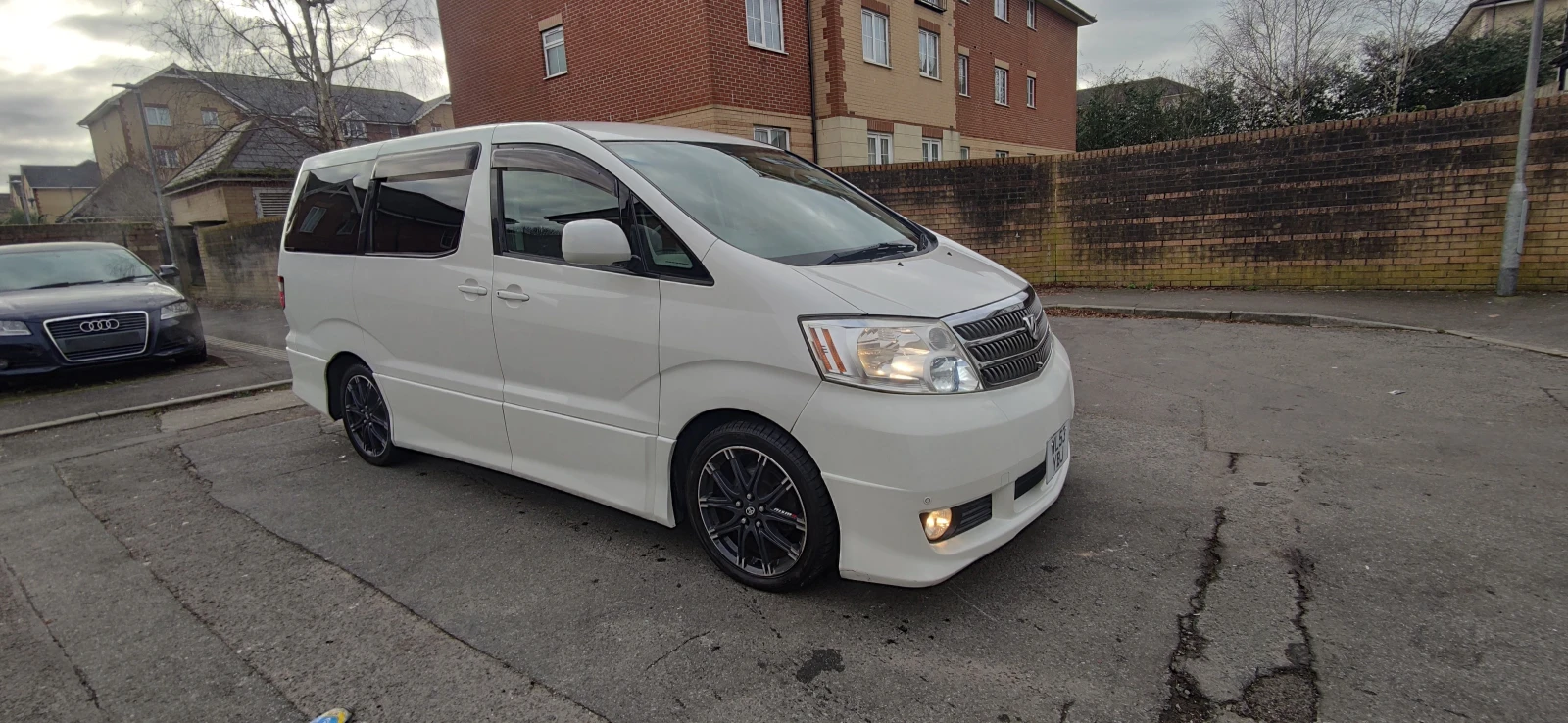 Toyota Alphard  - изображение 5