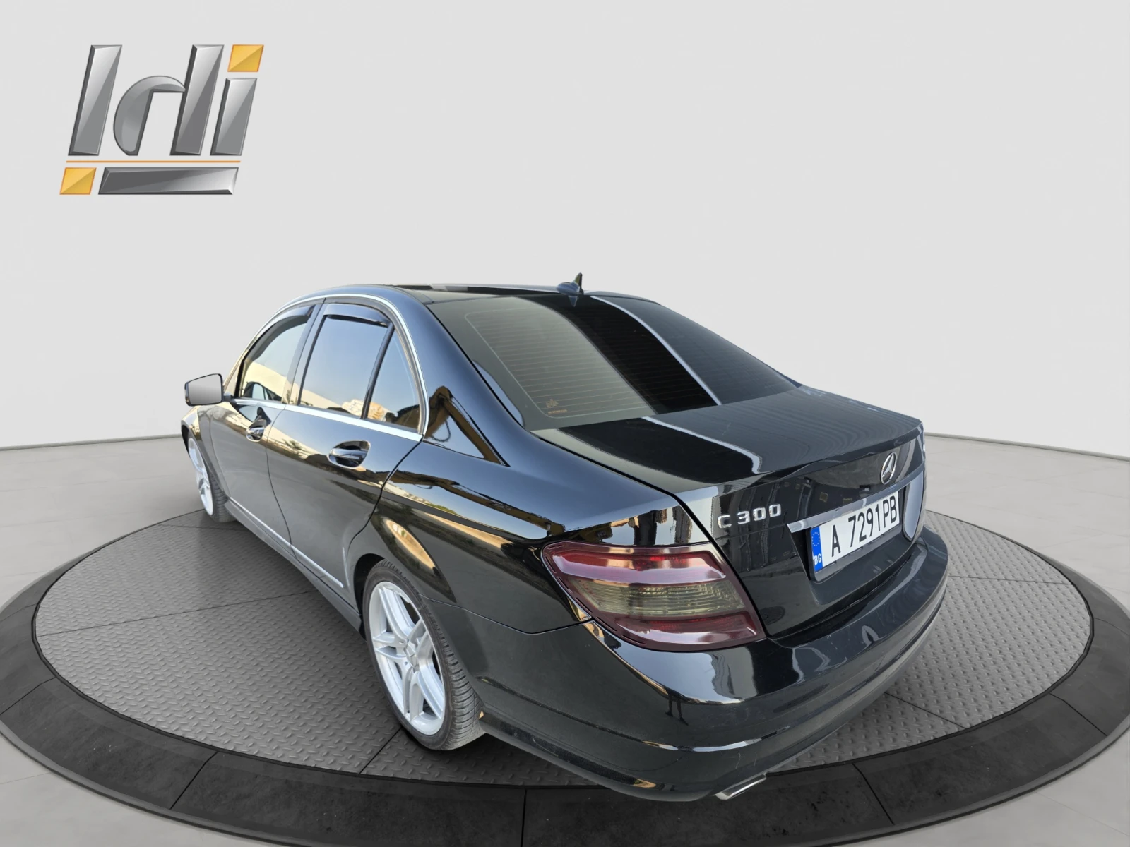 Mercedes-Benz C 300 4 Matic - изображение 4