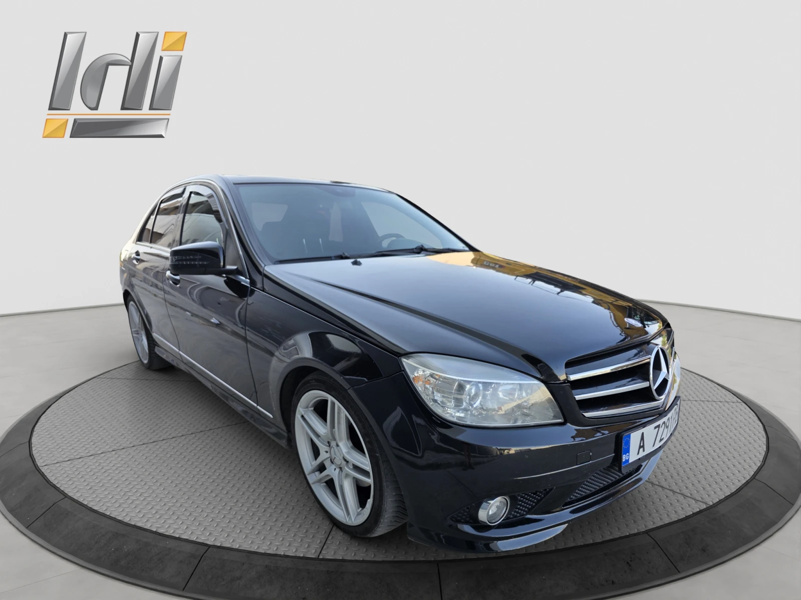 Mercedes-Benz C 300 4 Matic - изображение 8