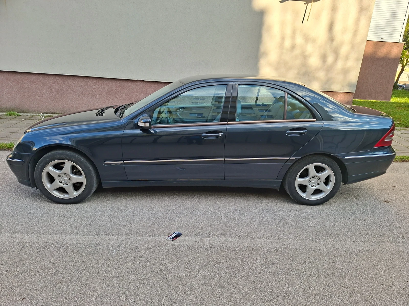 Mercedes-Benz C 220, снимка 3 - Автомобили и джипове - 54782123