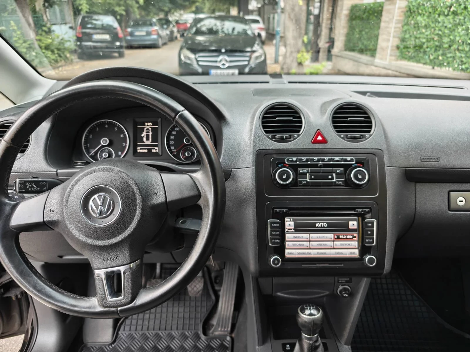 VW Caddy 2.0 Maxi 7места Ecofuel фабричен метан, снимка 10 - Автомобили и джипове - 55166087