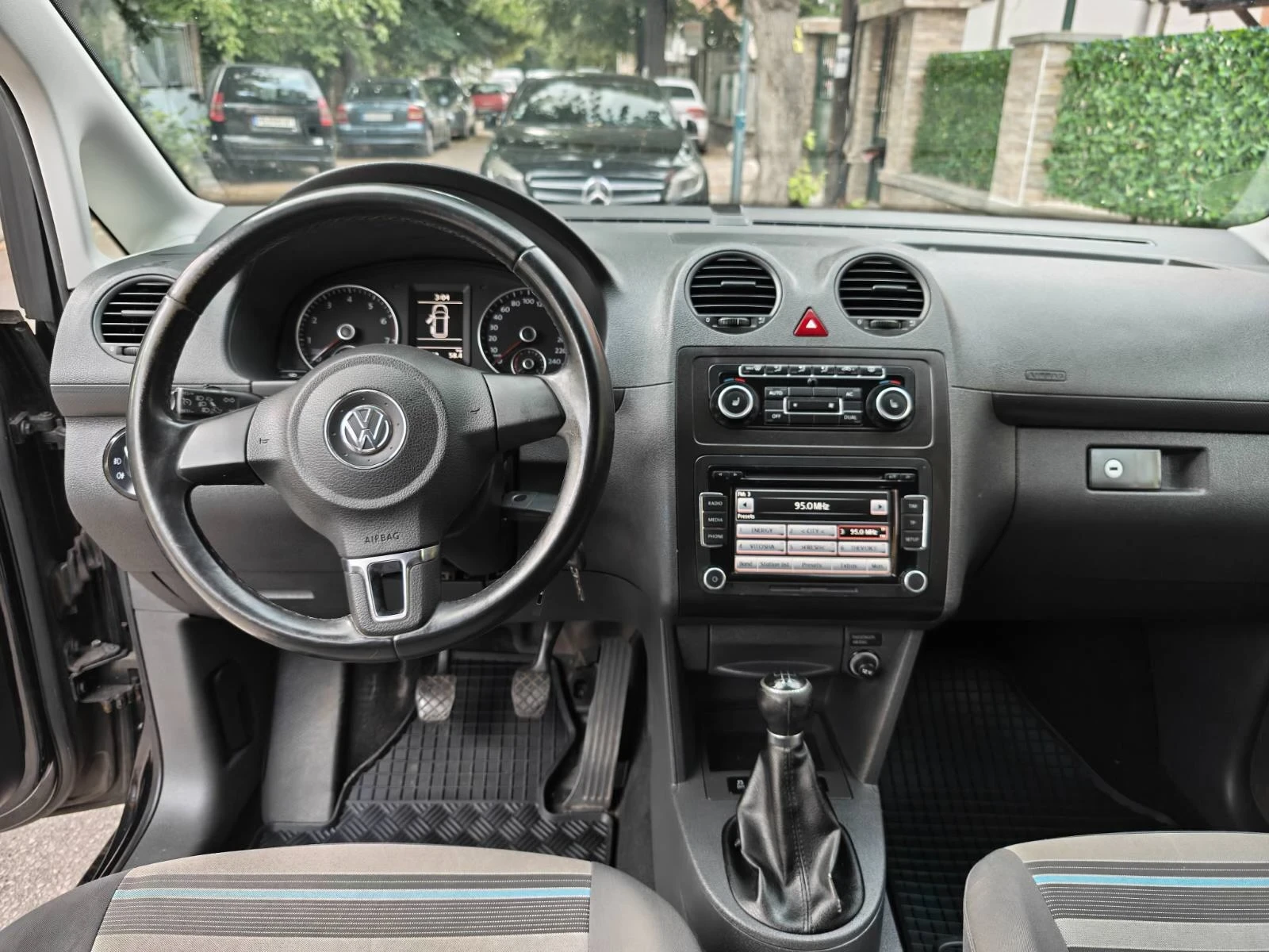 VW Caddy 2.0 Maxi 7места Ecofuel фабричен метан, снимка 15 - Автомобили и джипове - 55166087