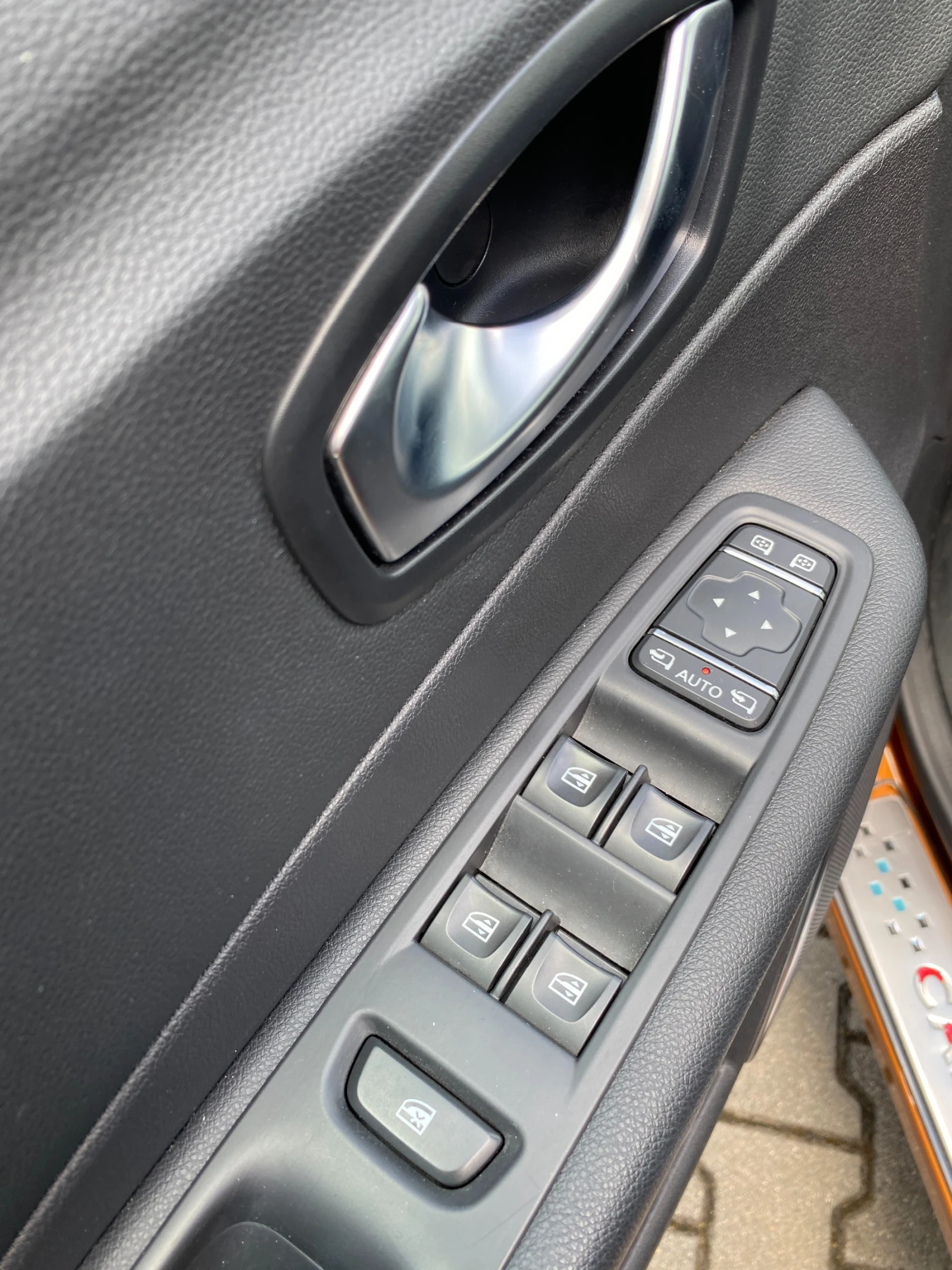 Renault Captur 1.2 118 к.с. AT, снимка 14 - Автомобили и джипове - 55217888