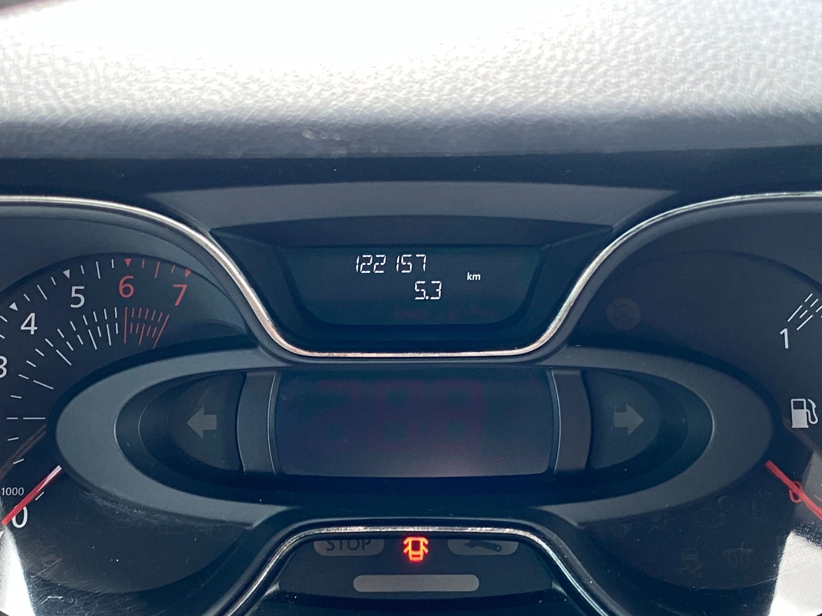Renault Captur 1.2 118 к.с. AT, снимка 13 - Автомобили и джипове - 55217888