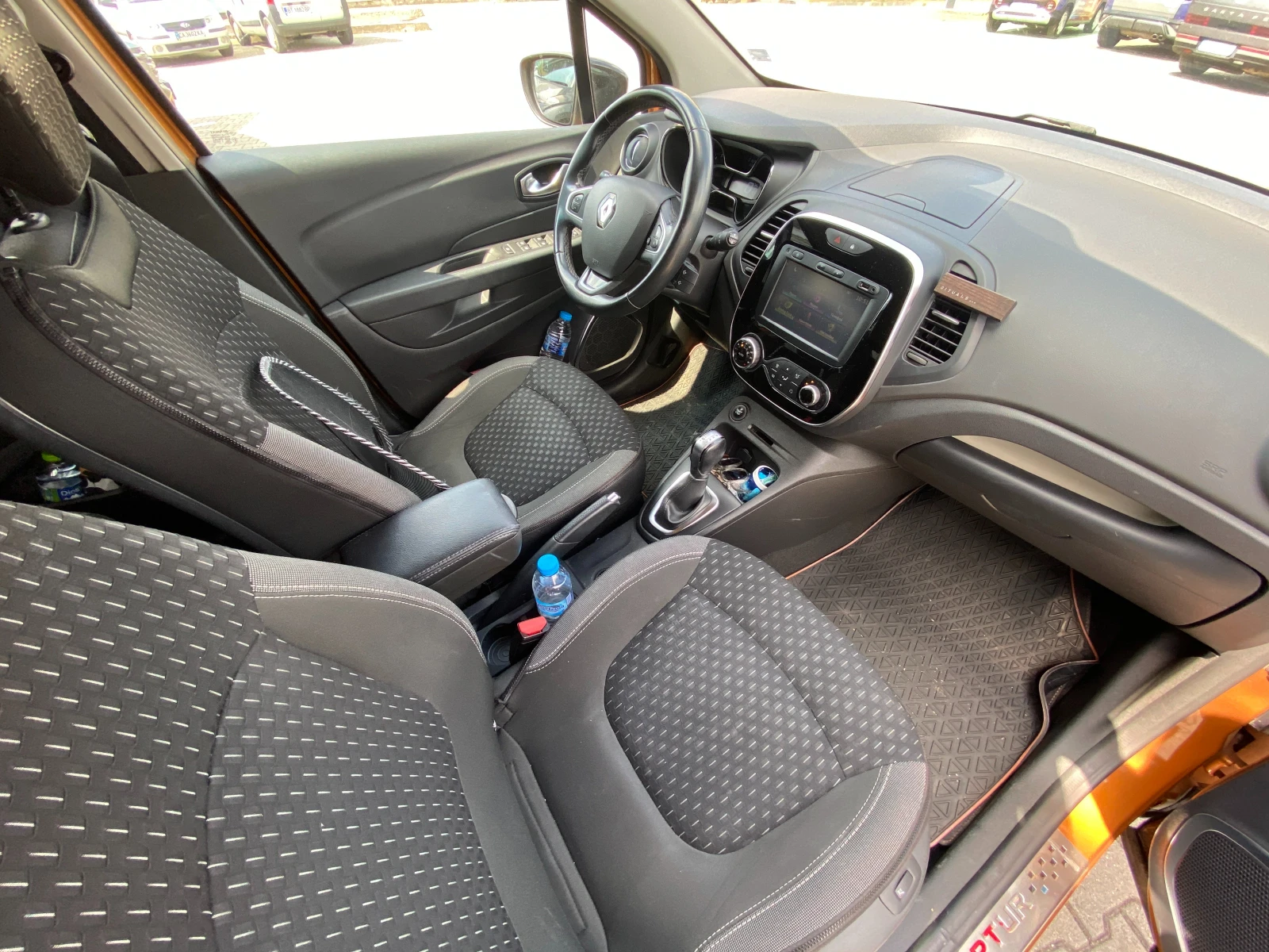 Renault Captur 1.2 118 к.с. AT, снимка 10 - Автомобили и джипове - 55217888