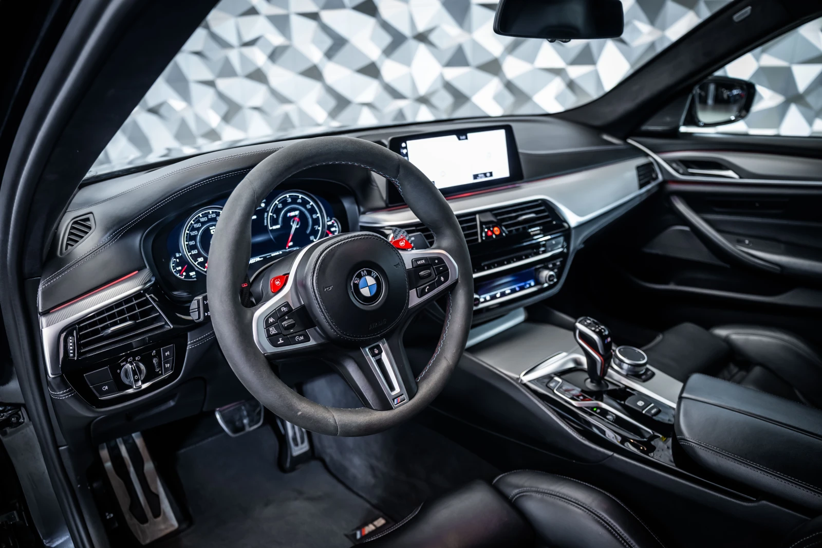 BMW M5 Competition* Carbon* H/K, снимка 8 - Автомобили и джипове - 55651684