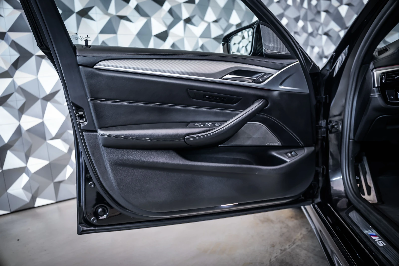 BMW M5 Competition* Carbon* H/K, снимка 7 - Автомобили и джипове - 55651684