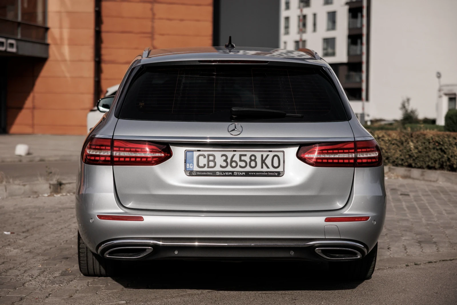 Mercedes-Benz E 220, снимка 4 - Автомобили и джипове - 55740404