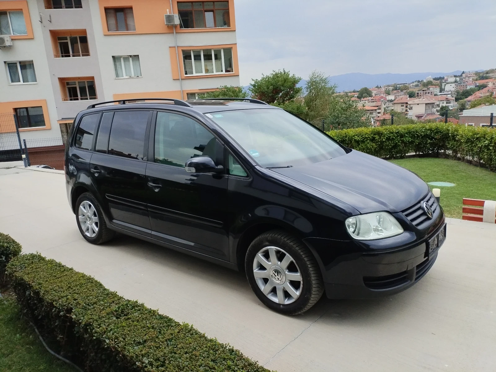 VW Touran 1.9 TDI 105HP BKC ESP 7 МЕСТА , снимка 4 - Автомобили и джипове - 55901876