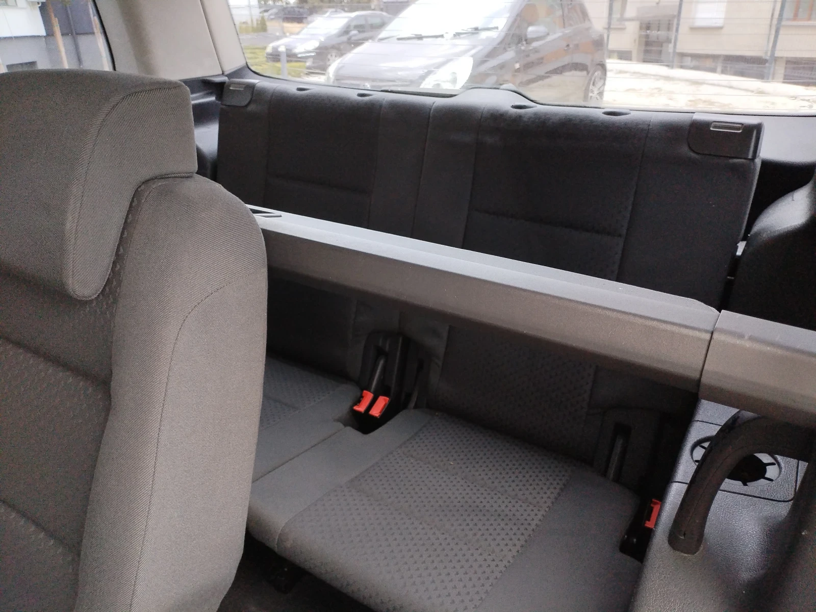 VW Touran 1.9 TDI 105HP BKC ESP 7 МЕСТА , снимка 12 - Автомобили и джипове - 55901876