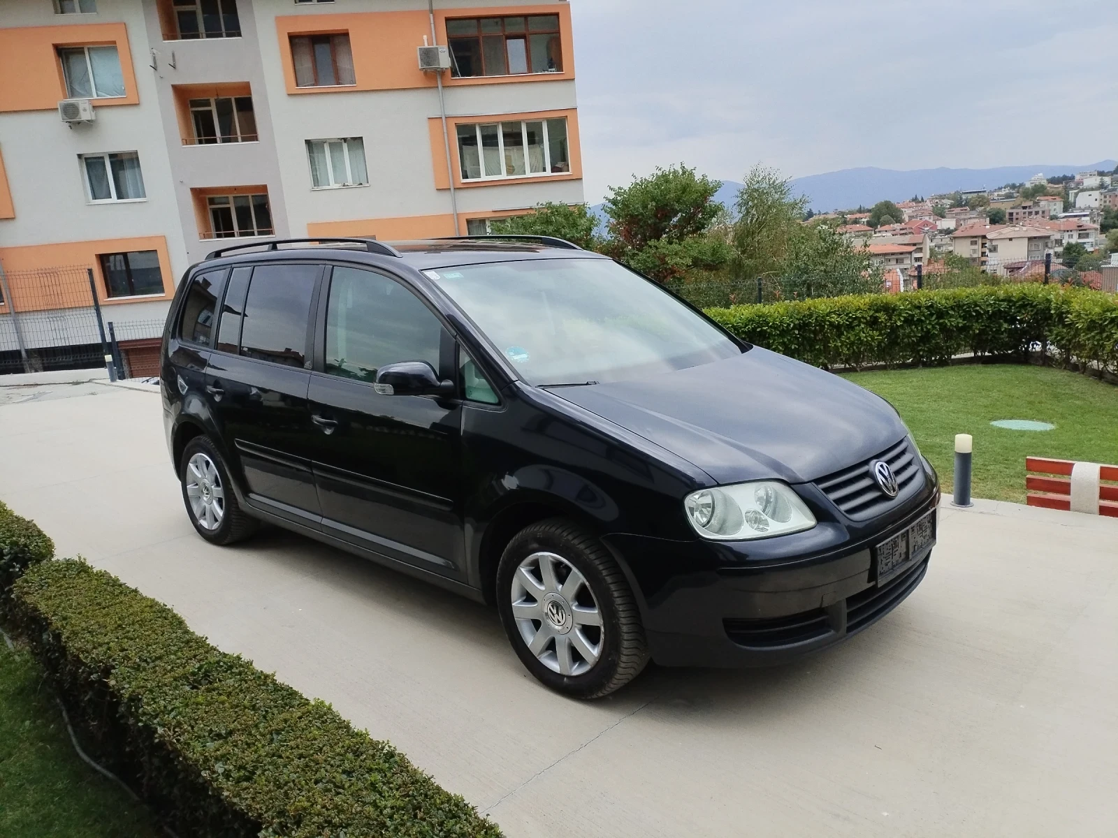 VW Touran 1.9 TDI 105HP BKC ESP 7 МЕСТА , снимка 3 - Автомобили и джипове - 55901876