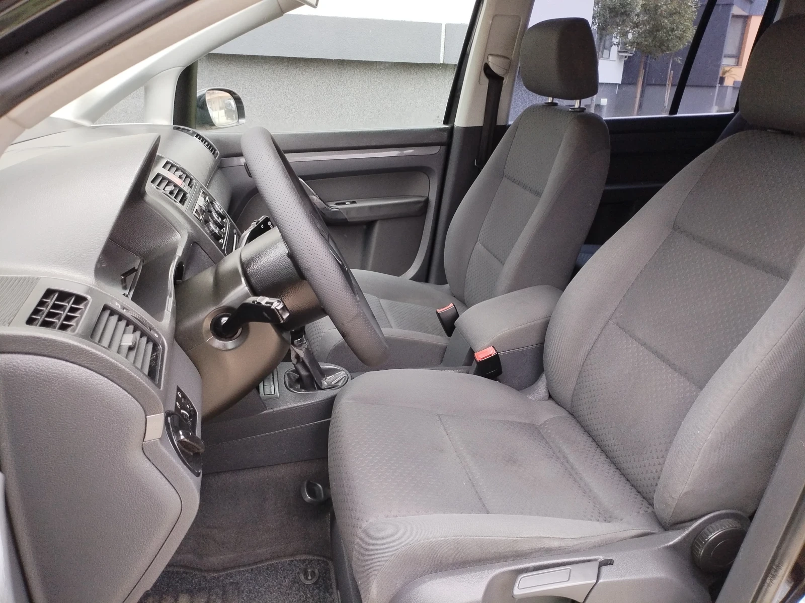 VW Touran 1.9 TDI 105HP BKC ESP 7 МЕСТА , снимка 10 - Автомобили и джипове - 55901876