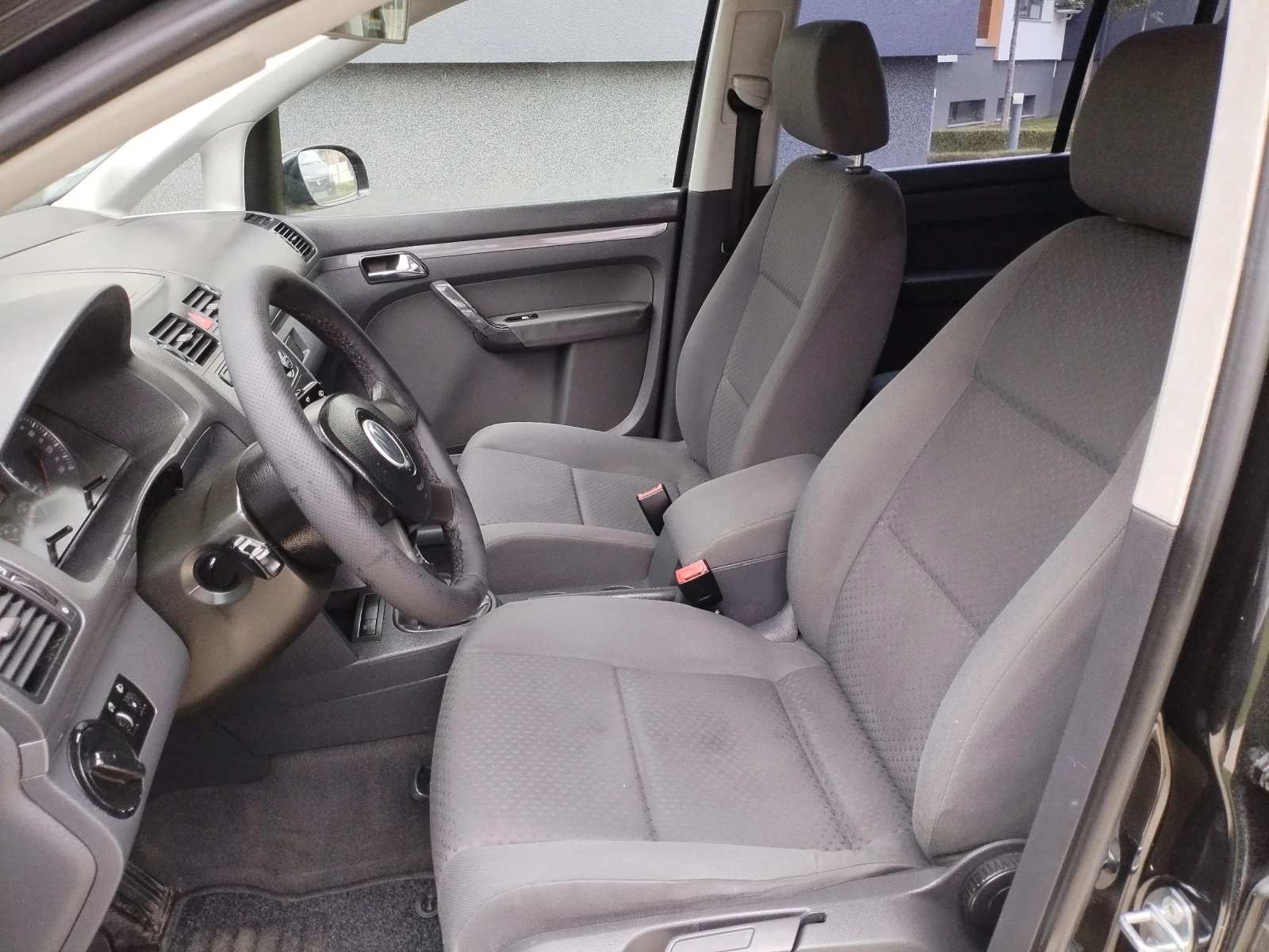 VW Touran 1.9 TDI 105HP BKC ESP 7 МЕСТА , снимка 9 - Автомобили и джипове - 55901876