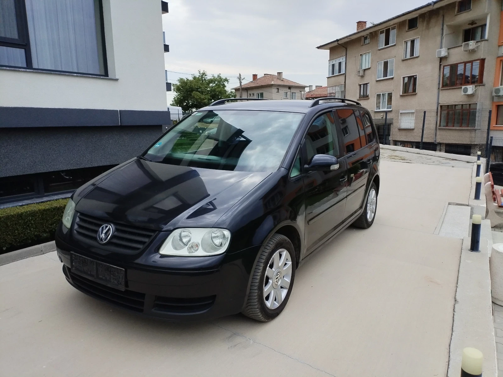 VW Touran 1.9 TDI 105HP BKC ESP 7 МЕСТА , снимка 2 - Автомобили и джипове - 55901876