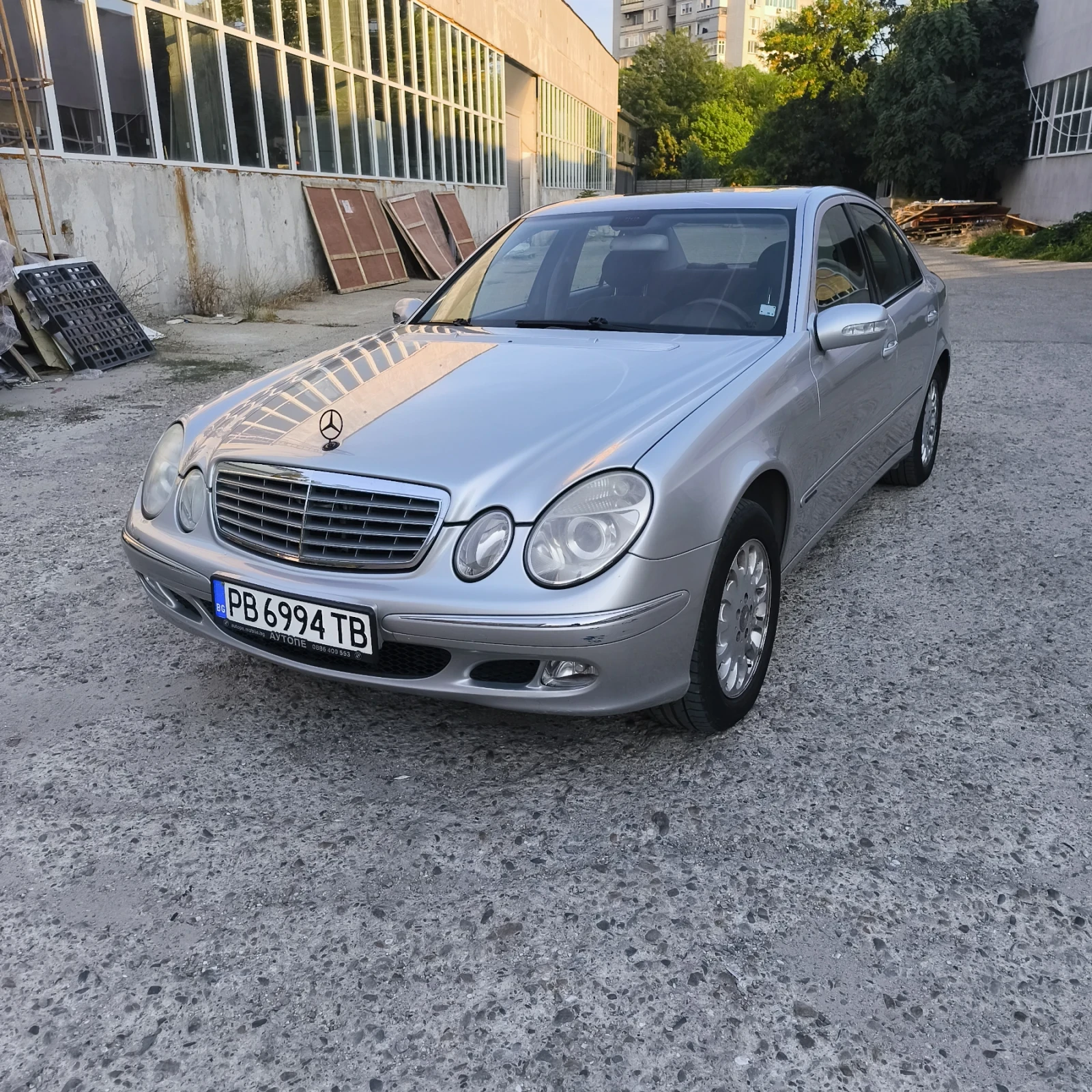 Mercedes-Benz E 220 Седан, снимка 4 - Автомобили и джипове - 56151651