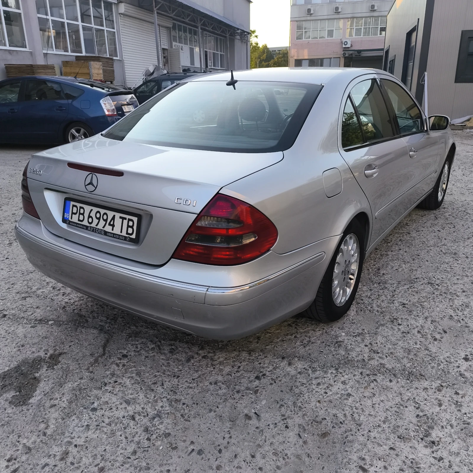 Mercedes-Benz E 220 Седан, снимка 8 - Автомобили и джипове - 56151651