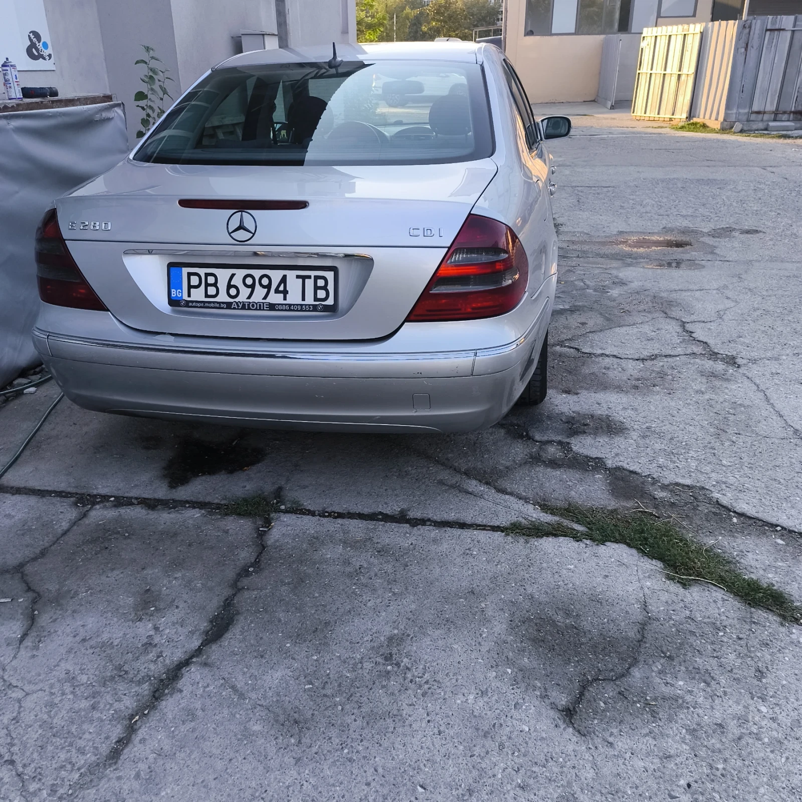 Mercedes-Benz E 220 Седан, снимка 16 - Автомобили и джипове - 56151651