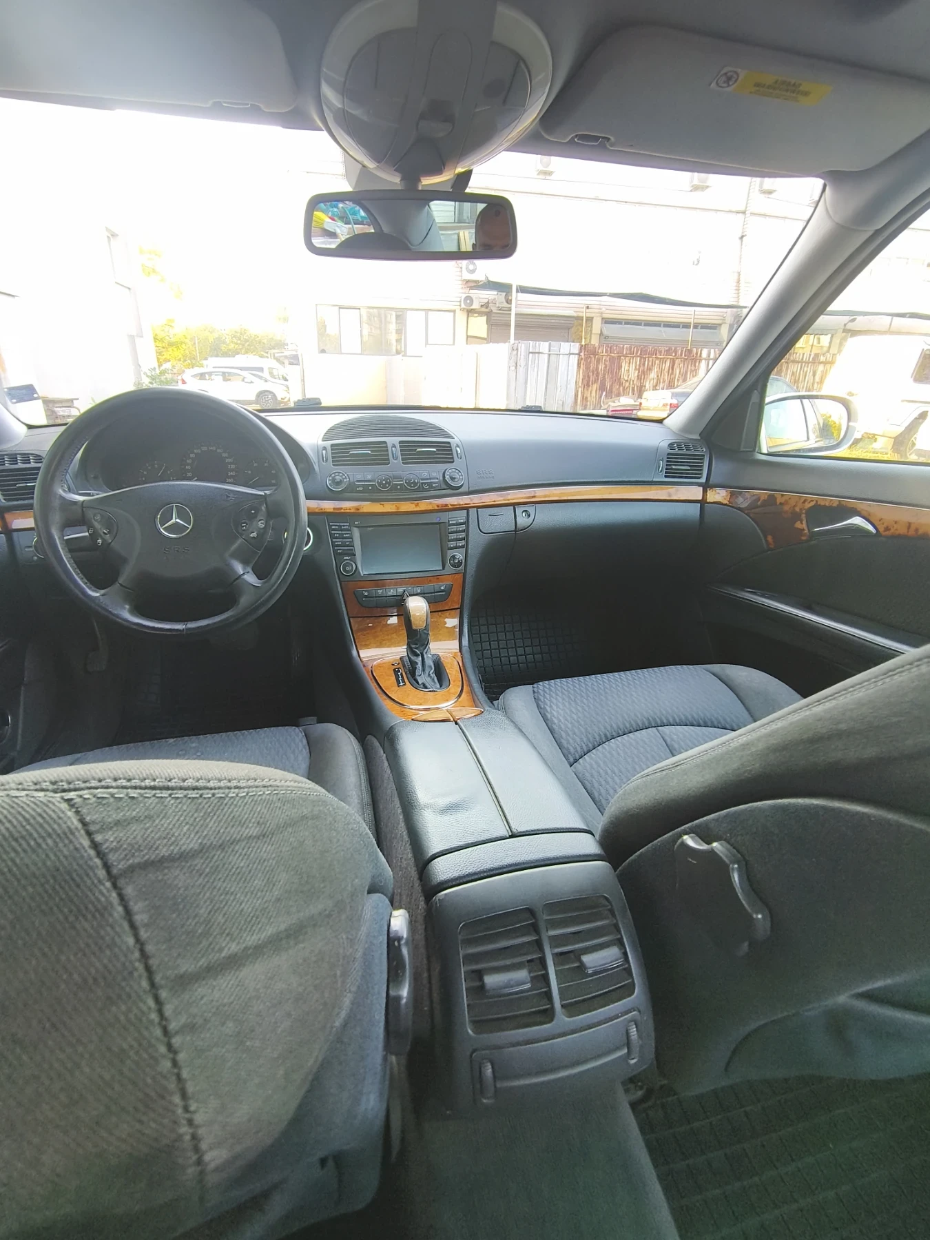 Mercedes-Benz E 220 Седан, снимка 2 - Автомобили и джипове - 56151651