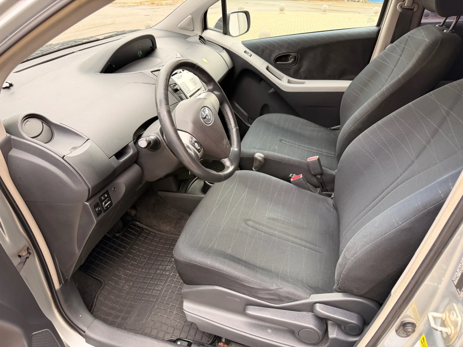 Toyota Yaris Автоматик , снимка 6 - Автомобили и джипове - 56611125