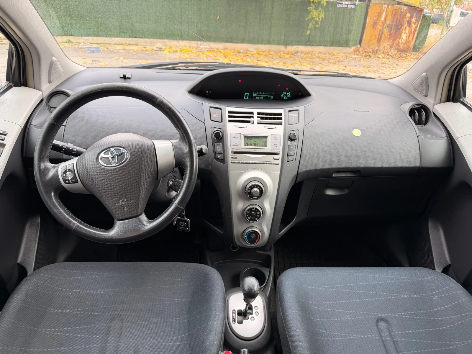 Toyota Yaris Автоматик , снимка 7 - Автомобили и джипове - 56611125