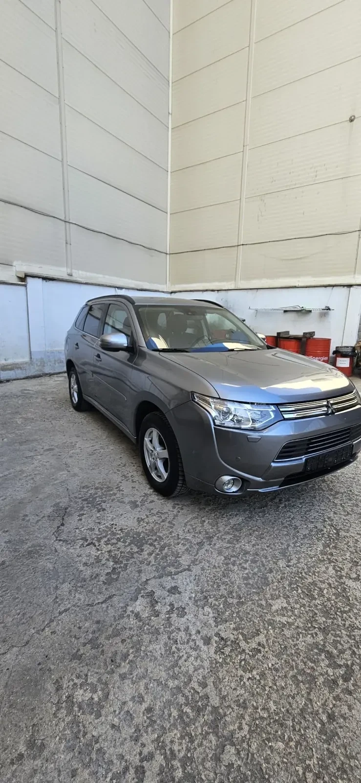 Mitsubishi Outlander Plug-in Hybrid 4x4 Full Extri, снимка 2 - Автомобили и джипове - 49291586